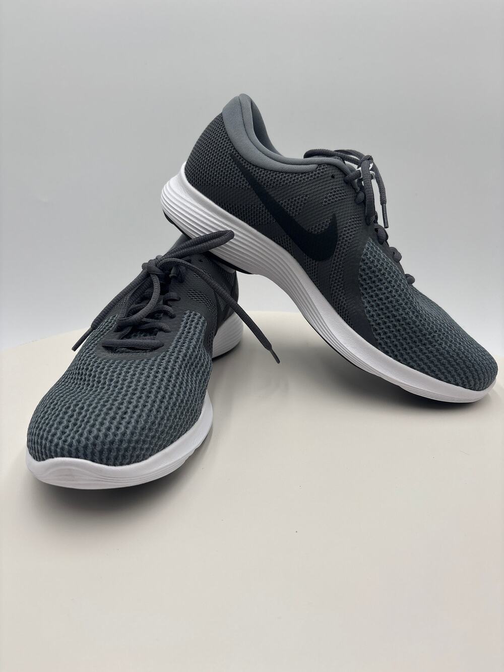 Nike Revolution 4